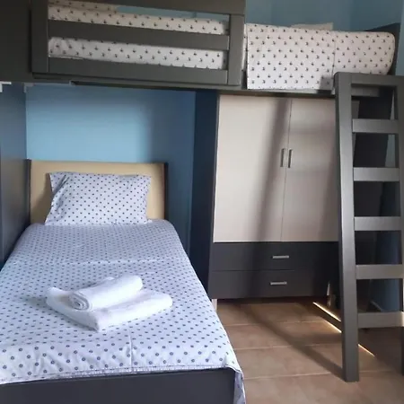 Near Beach, דירה גולם